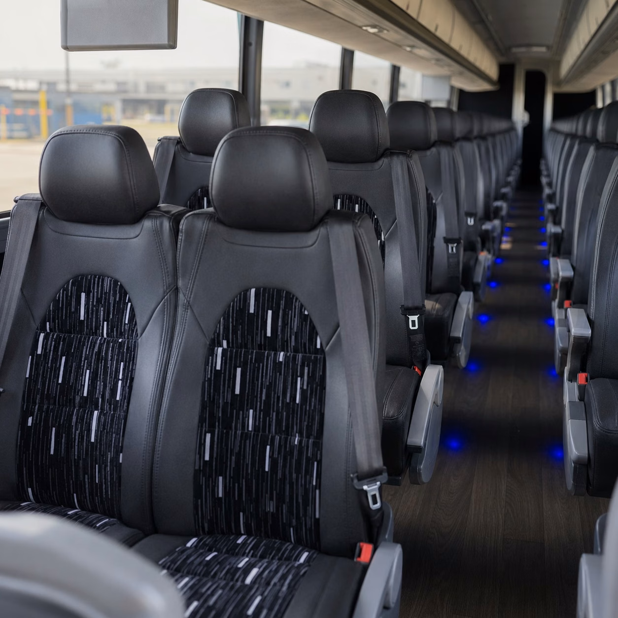 start your dearborn wedding weekend with a smooth airport transfer from dtw